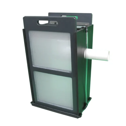 Self-cleaning aquaculture tank