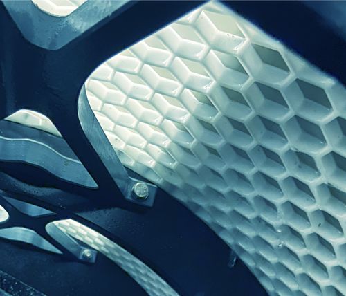 • CM Aqua HEX BeeCell filter panel — hexagonal mesh for 10–500 µm particle removal