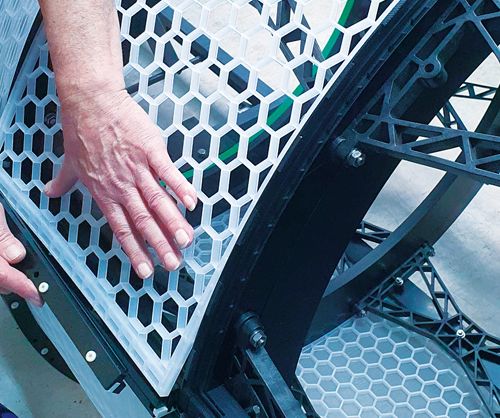 • CM Aqua HEX BeeCell filter panel — hexagonal mesh for 10–500 µm particle removal